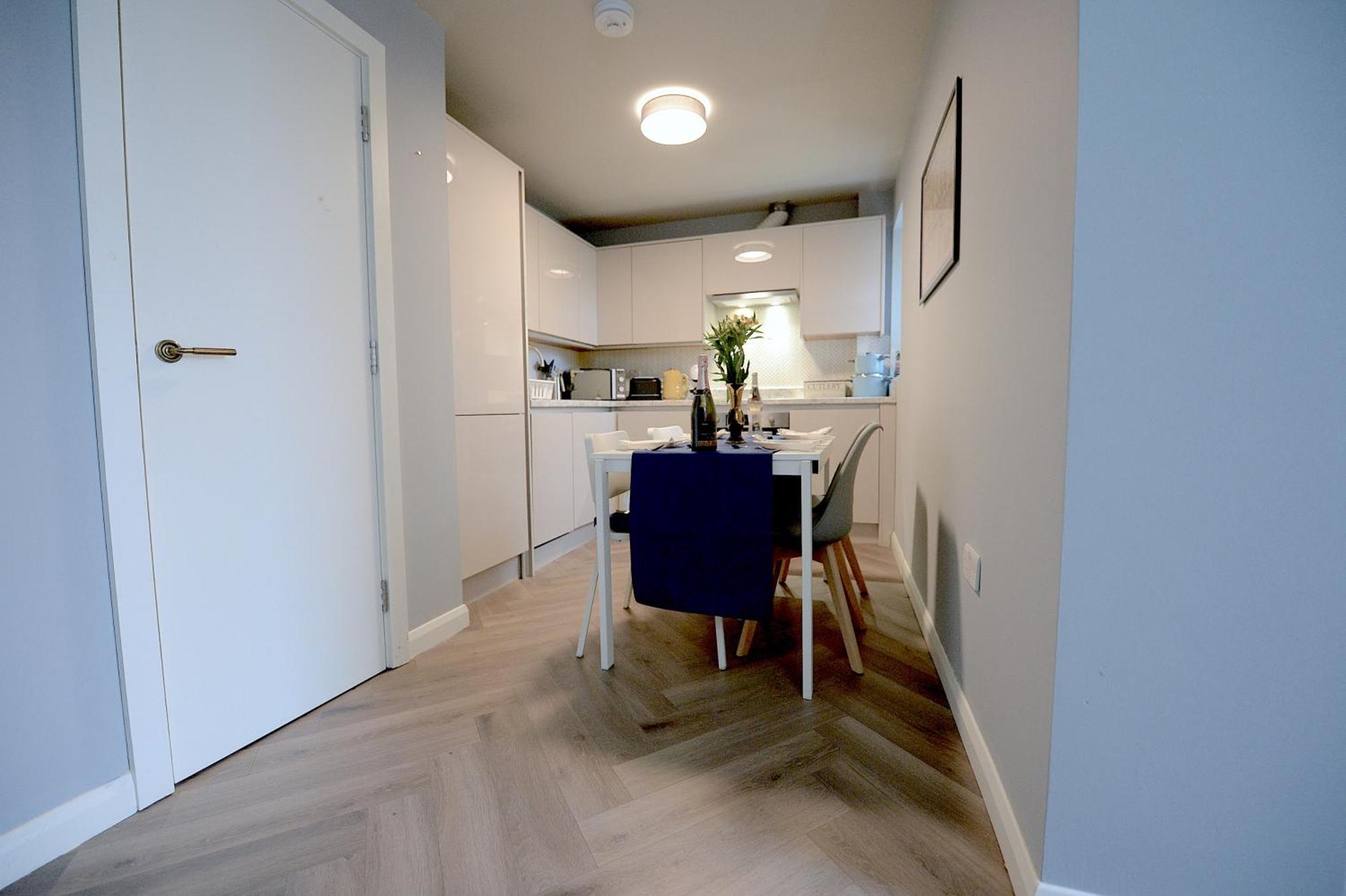 런던 2 Bed Terraced Flat Piccadilly Line 아파트 외부 사진