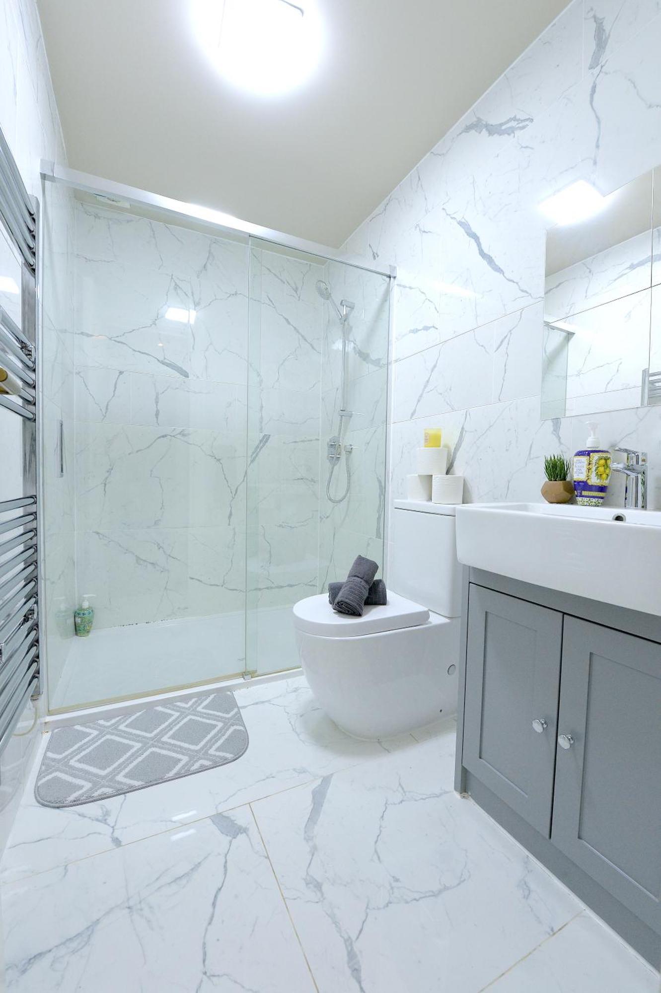 런던 2 Bed Terraced Flat Piccadilly Line 아파트 외부 사진
