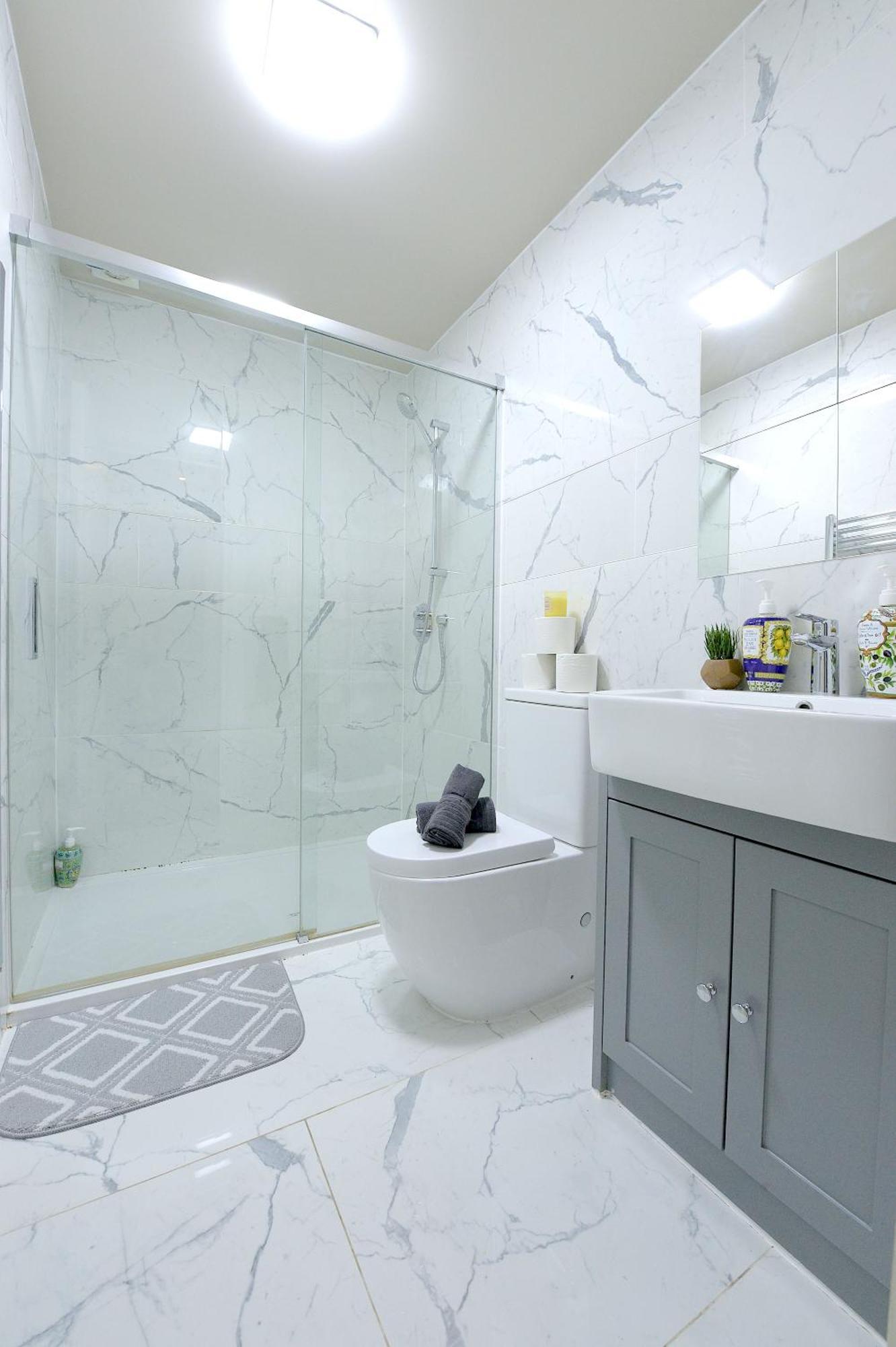 런던 2 Bed Terraced Flat Piccadilly Line 아파트 외부 사진