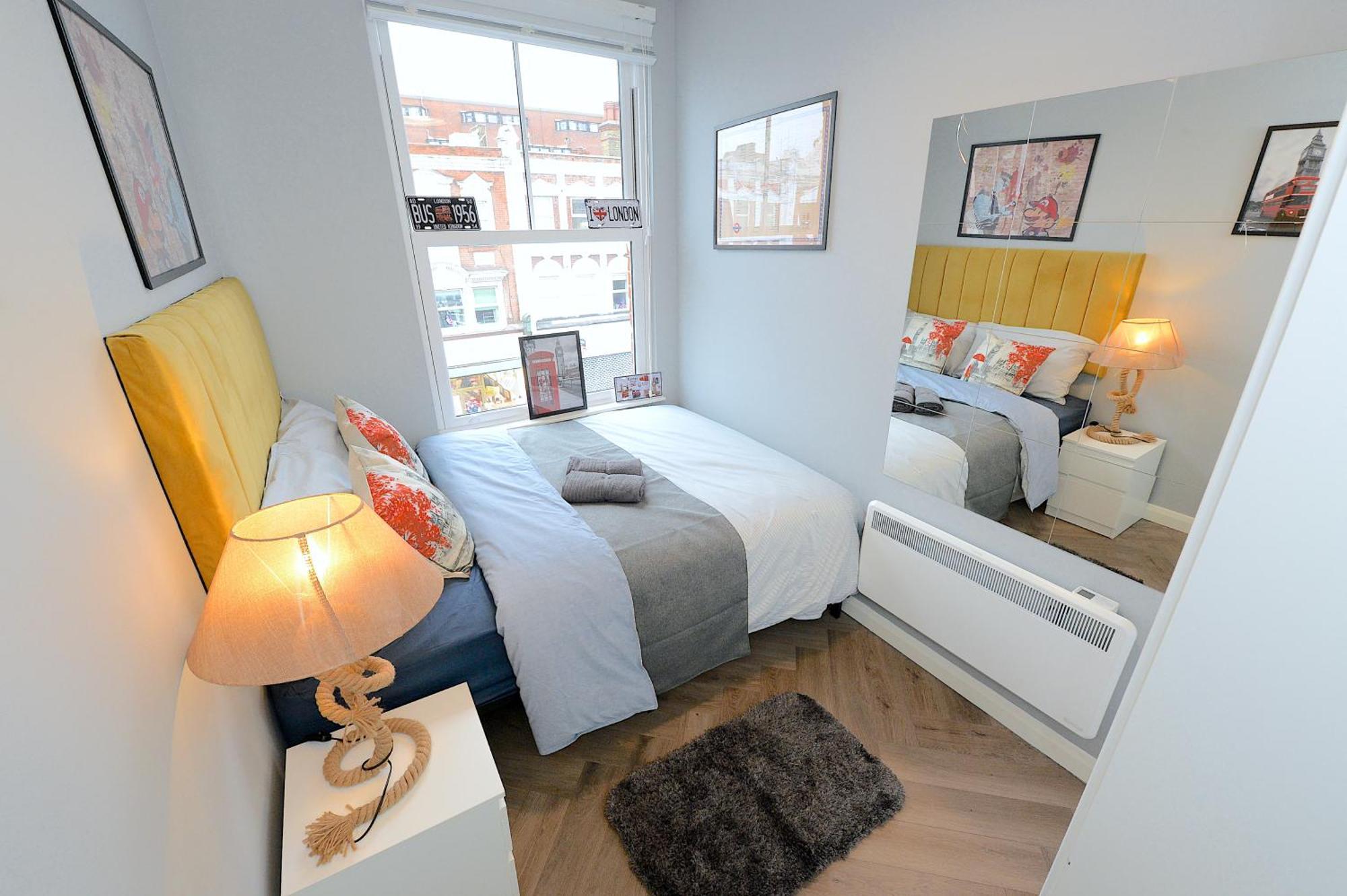 런던 2 Bed Terraced Flat Piccadilly Line 아파트 외부 사진