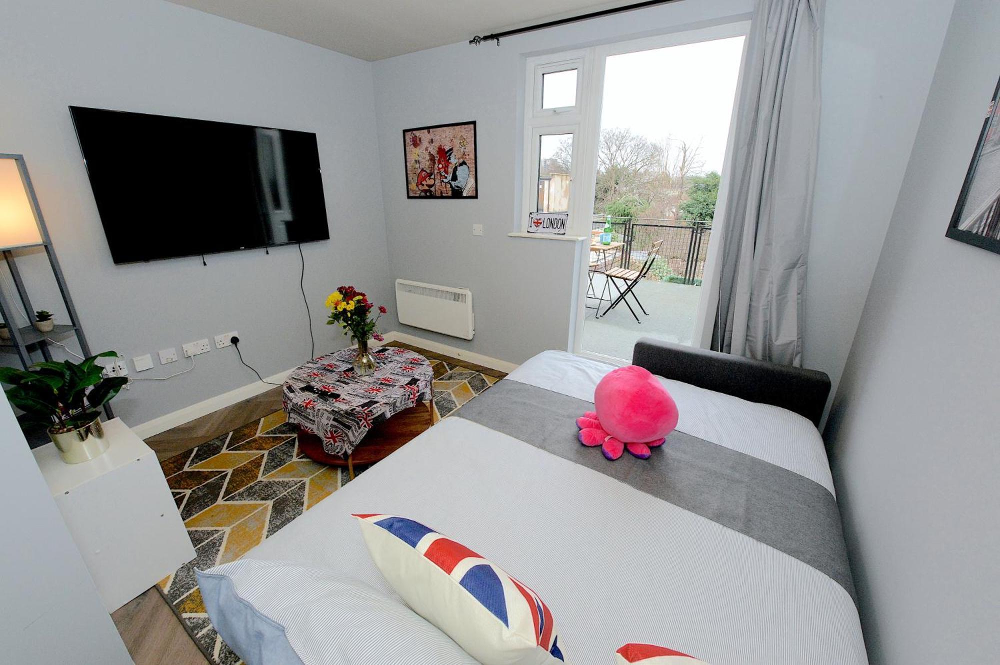 런던 2 Bed Terraced Flat Piccadilly Line 아파트 외부 사진