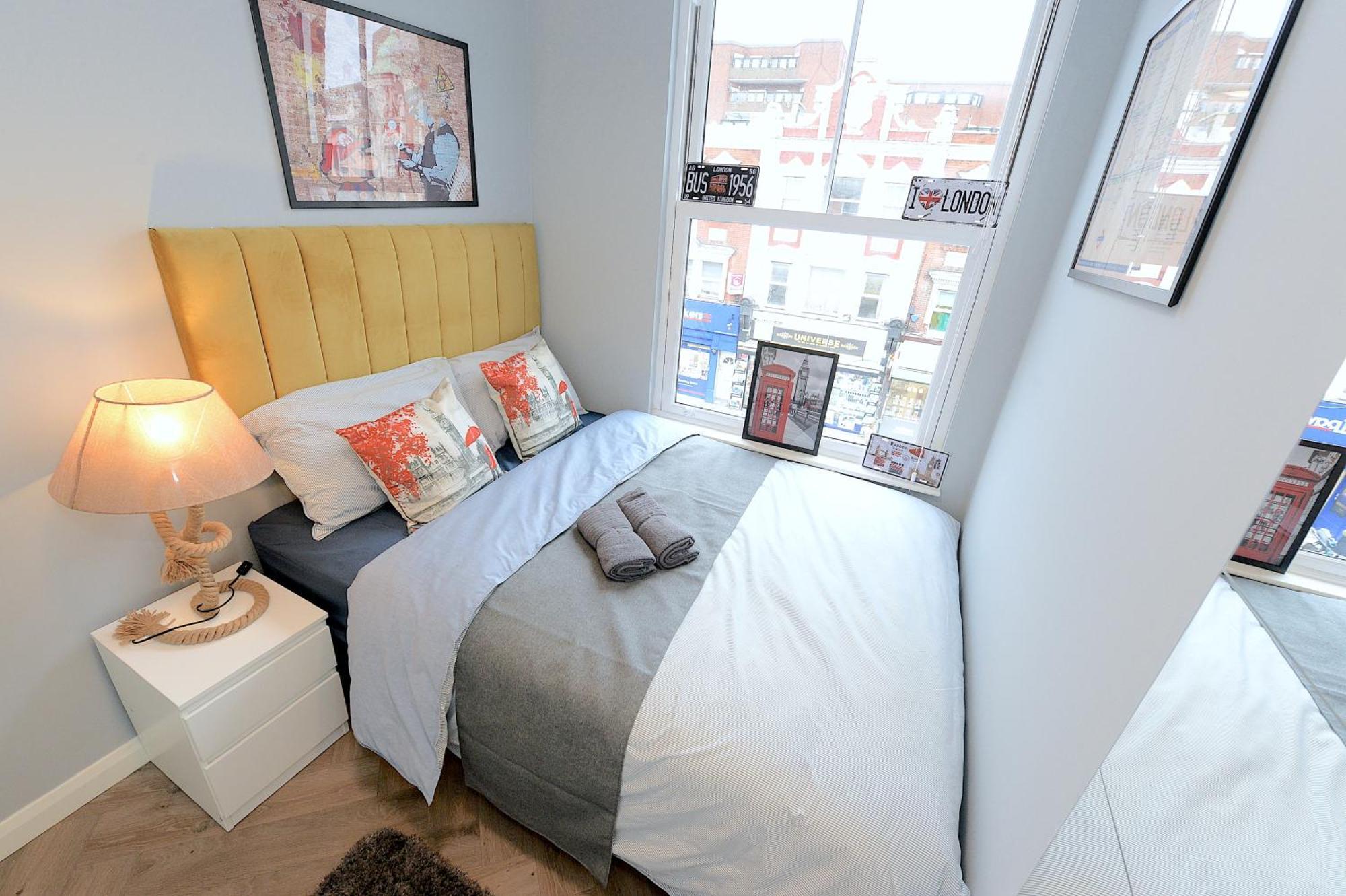 런던 2 Bed Terraced Flat Piccadilly Line 아파트 외부 사진