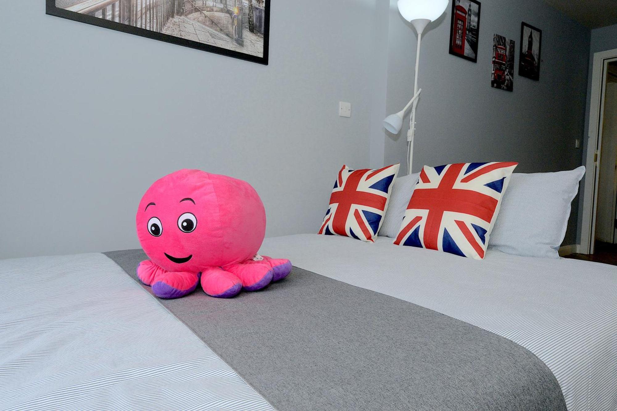 런던 2 Bed Terraced Flat Piccadilly Line 아파트 외부 사진