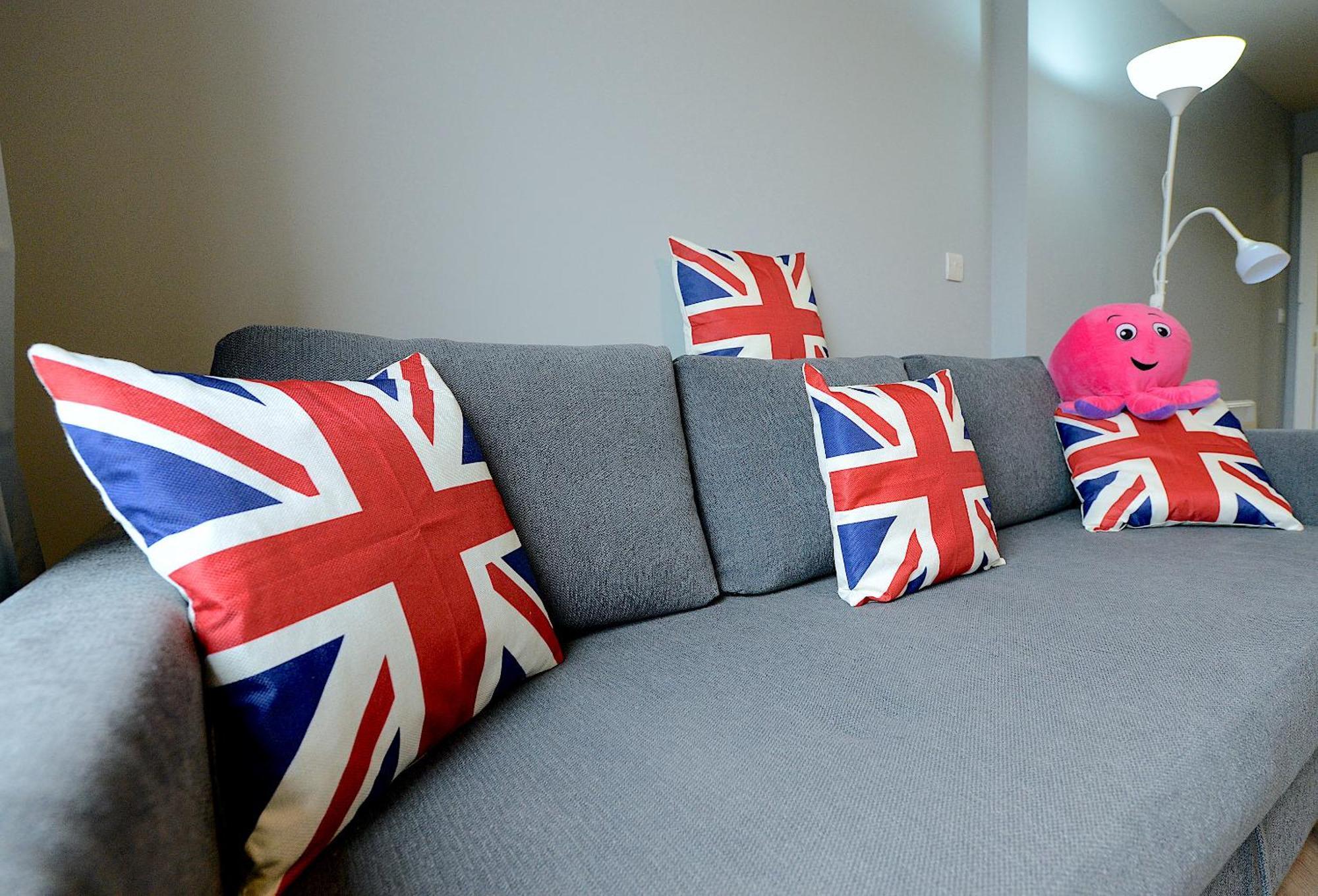 런던 2 Bed Terraced Flat Piccadilly Line 아파트 외부 사진
