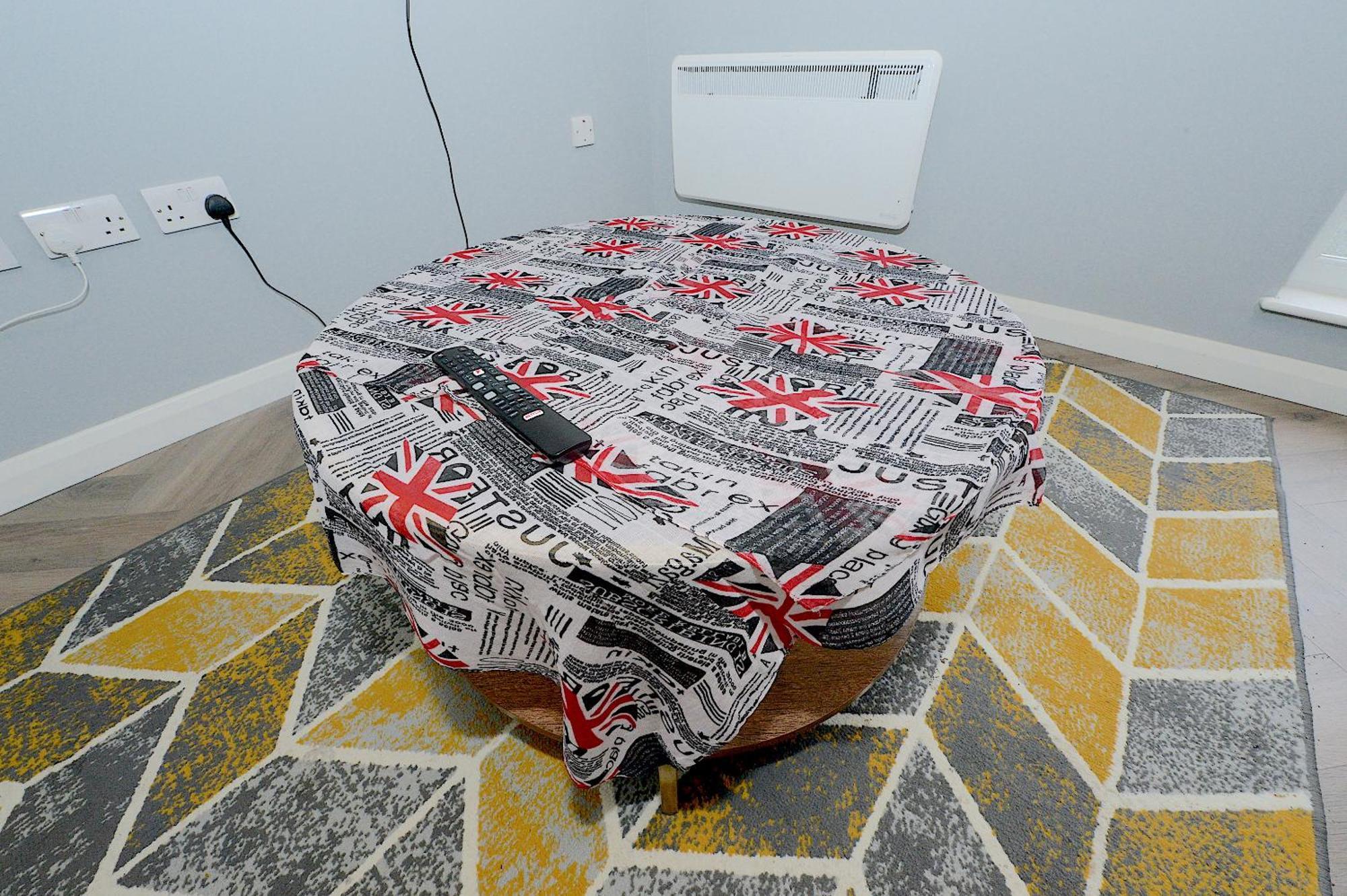 런던 2 Bed Terraced Flat Piccadilly Line 아파트 외부 사진